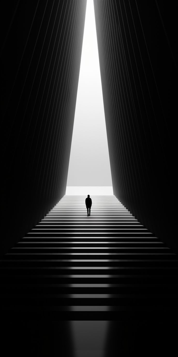 人物走向光亮阶梯的黑白画面